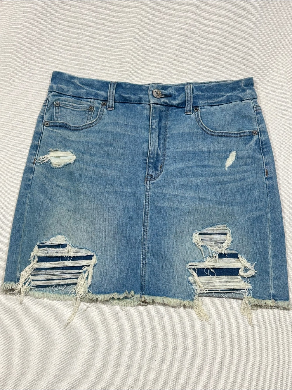 NWT American Eagle Frayed Hem Ripped Denim Skirt Light Wash Size 10